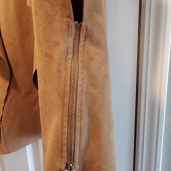 Chicos faux suede leather side zip poncho open. Tan . Sz 1. Med (8). - Picture 8 of 11